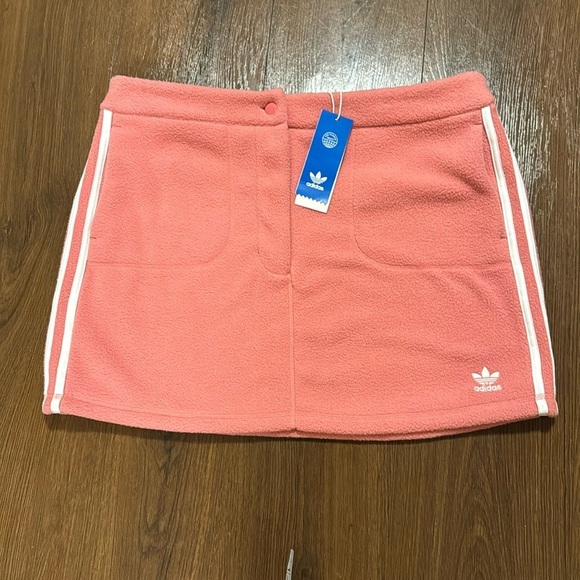 Adidas fleece skirt in hazy rose. NWT. Size US Large - Picture 3 of 7